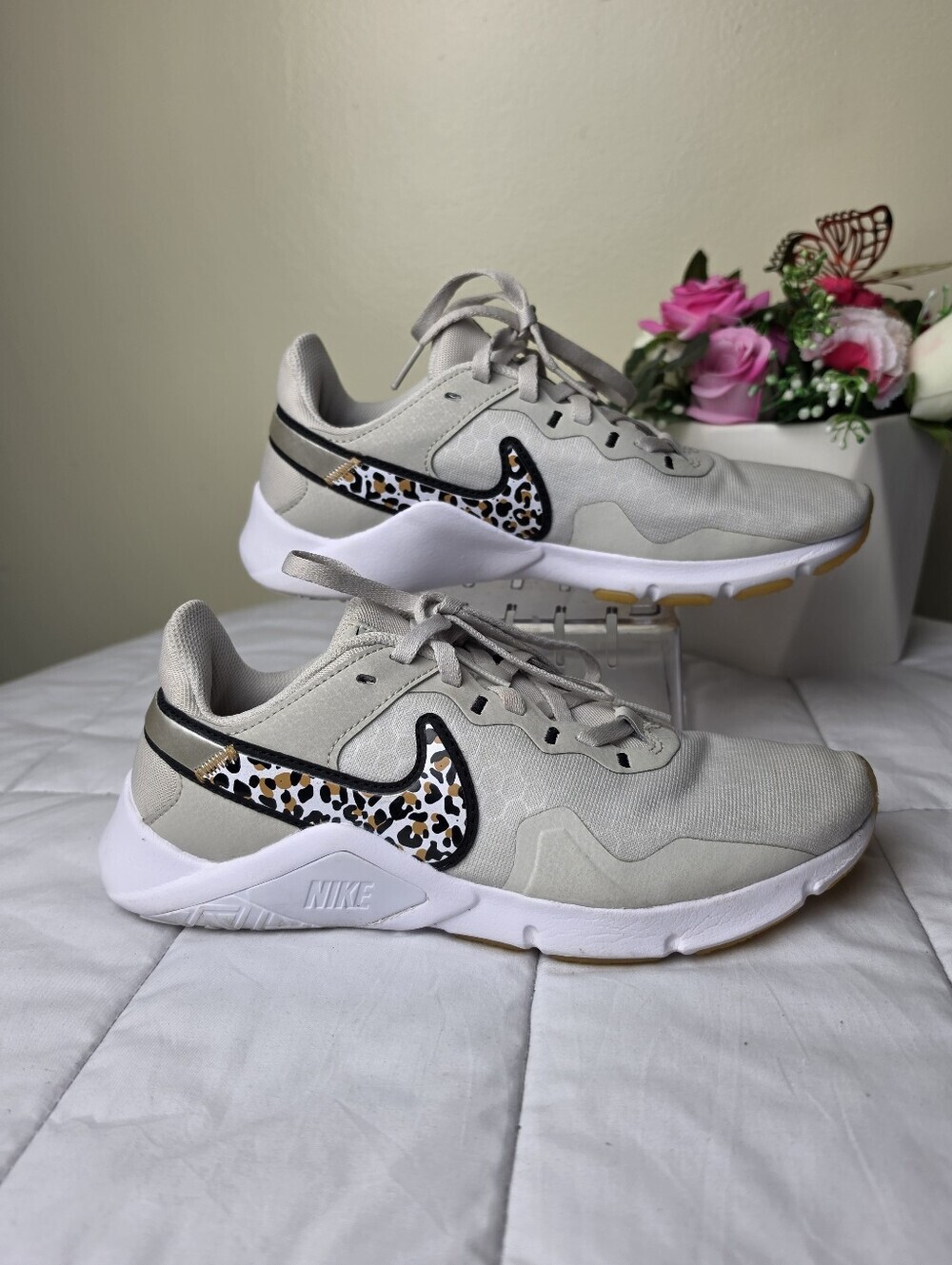 NIKE LEGEND ESSENTIAL LEOPARD Women's Sneakers Size 6 - Picture 3 of 7